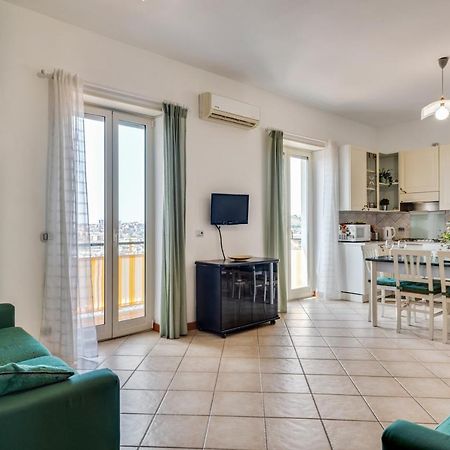 Roomy And Bright Apartment With Balconies X6 Катания Экстерьер фото