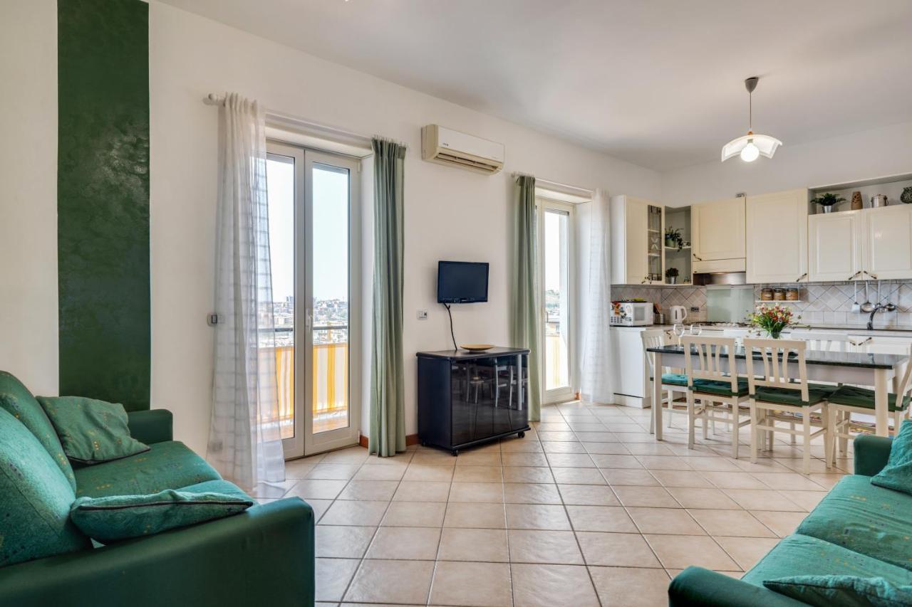 Roomy And Bright Apartment With Balconies X6 Катания Экстерьер фото
