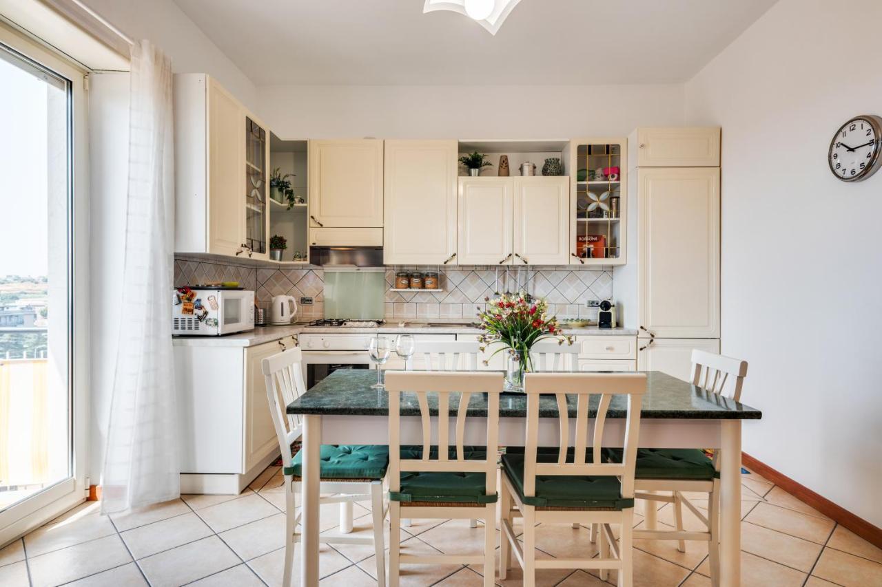 Roomy And Bright Apartment With Balconies X6 Катания Экстерьер фото