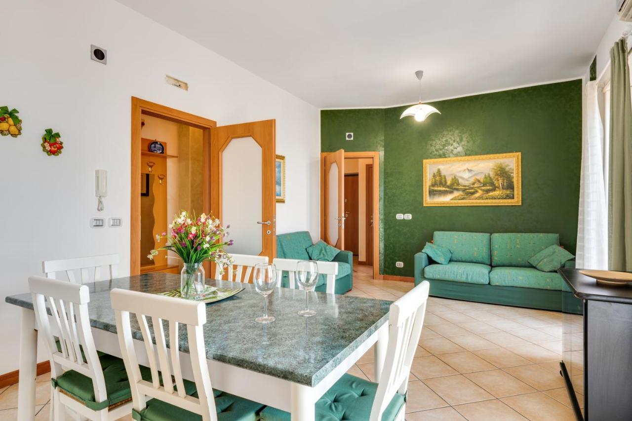 Roomy And Bright Apartment With Balconies X6 Катания Экстерьер фото
