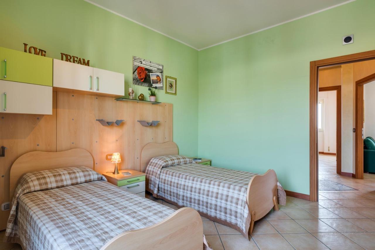 Roomy And Bright Apartment With Balconies X6 Катания Экстерьер фото